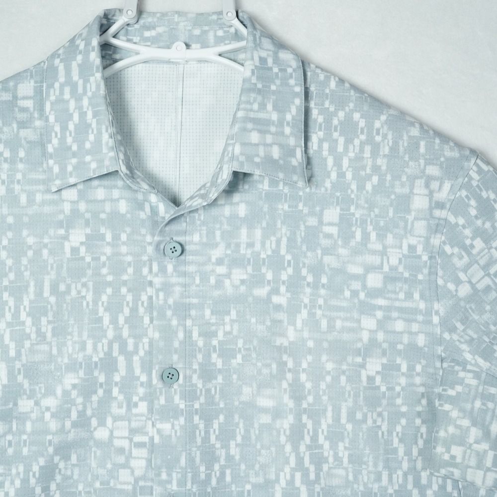 Lululemon Airing Easy Mens Short Sleeve Button Up Shirt Blue Geometric Digital L